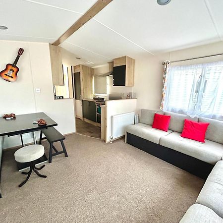 Verbjam 6 Berth Caravan Holiday St Osyth クラクトン・オン・シー エクステリア 写真